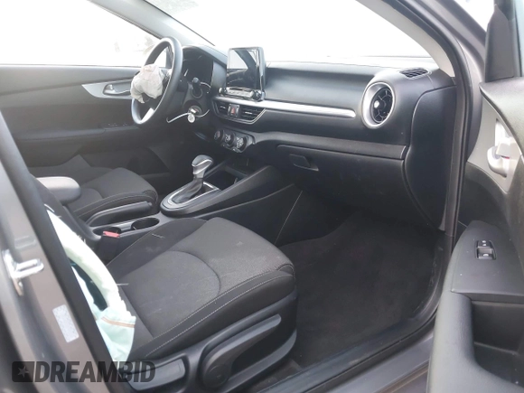 2024 Kia Forte LXS with VIN 3KPF24AD0RE840314, listed as a IAAI auction lot 41804524 with 10,605 mi miles and . Bid and sale history available at DreamBid. Image 5.
