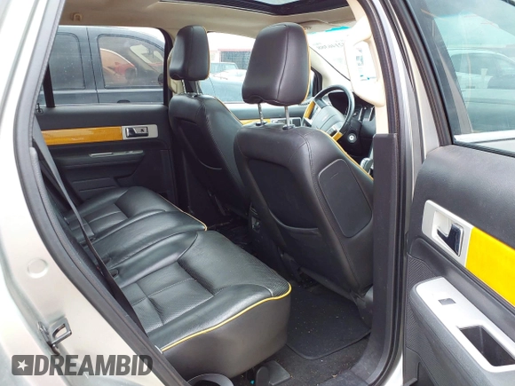 2008 Lincoln MKX with VIN 2LMDU68C58BJ11726, listed as a IAAI auction lot 42146388 with 146,293 mi miles. Bid and sale history available at carsss.com. Image 8.