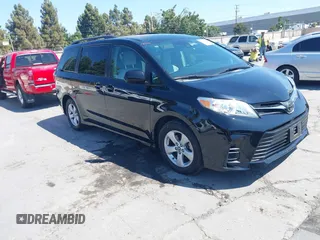 2019 Toyota Sienna LE Auto Access Seat z VIN 5TDKZ3DC0KS973786, wystawiony jako IAAI lot #42640076 z przebiegiem 45 470 mil mil oraz . Historia ofert i sprzedaży dostępna na DreamBid. Obrazek 1.