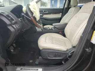 2019 Ford Explorer Platinum с VIN 1FM5K8HT6KGA57340, выставлен на аукционе Copart как лот 57038705 с пробегом 83 225 миль миль и Списание • Salvage title. История ставок и продаж доступна на DreamBid. Изображение 7.