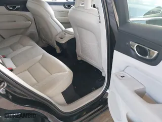 2018 Volvo XC60 Momentum with VIN LYVA22RKXJB101579, listed as a IAAI auction lot 41722082 with 33,579 mi miles. Bid and sale history available at carsss.com. Image 8.