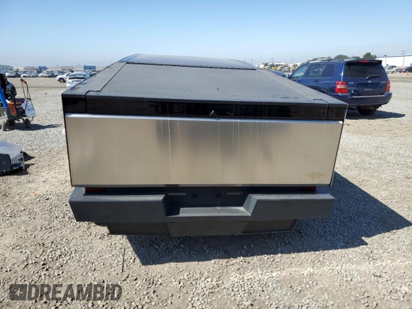2024 Tesla Cybertruck Cyberbeast z VIN 7G2CEHEE3RA011732, wystawiony jako Copart lot #47046165 z przebiegiem 6 109 mil mil oraz Czysty tytuł • Clean title. Historia ofert i sprzedaży dostępna na DreamBid. Obrazek 6.