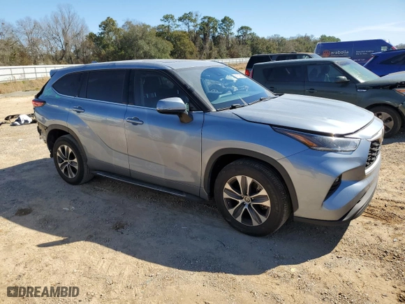 2021 Toyota Highlander XLE with VIN 5TDGZRAH9MS080656, listed as a Copart auction lot 47104595 with 55,616 mi miles and Salvage Title. Bid and sale history available at carsss.com. Image 4.