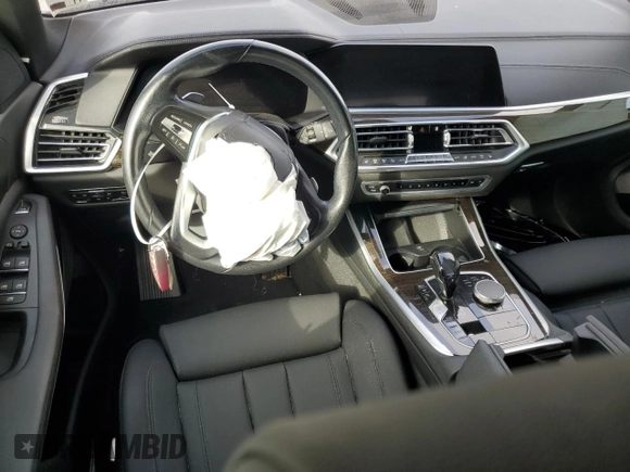 2021 BMW X5 sDrive40i z VIN 5UXCR4C00M9E01511, wystawiony jako Copart lot #54236305 z przebiegiem Nie podano mil oraz Szkoda całkowita • Salvage title. Historia ofert i sprzedaży dostępna na DreamBid. Obrazek 8.