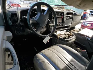 2006 GMC Savana z VIN 1GTHG392961133086, wystawiony jako Copart lot #47262945 z przebiegiem Nie podano mil oraz Szkoda całkowita • Salvage title. Historia ofert i sprzedaży dostępna na DreamBid. Obrazek 8.