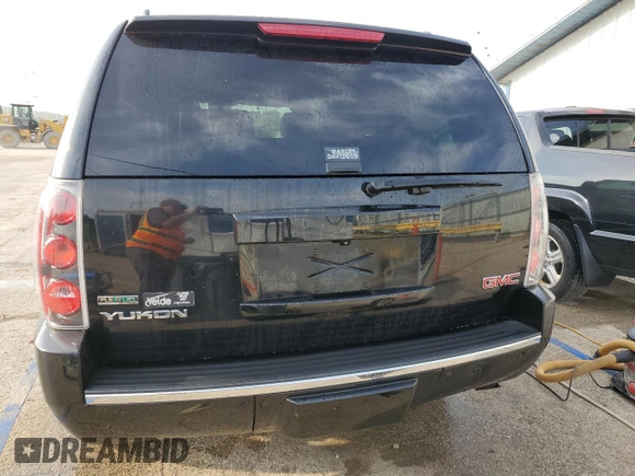 2011 GMC Yukon Denali with VIN 1GKS2EEF1BR327295, listed as a Copart auction lot 71555544 with 212,362 mi miles and Salvage Title. Bid and sale history available at carsss.com. Image 6.
