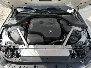 2024 BMW 4 Series 430i z VIN WBA23AT04RCN54796, wystawiony jako Copart lot #87837505 z przebiegiem 24 341 mil mil oraz Szkody całkowita. Historia ofert i sprzedaży dostępna na DreamBid. Obrazek 11.