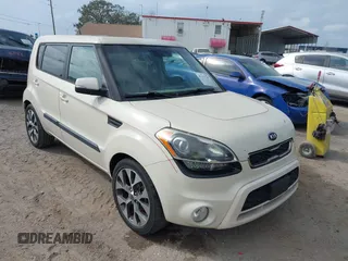 2013 Kia Soul ! with VIN KNDJT2A69D7483138, listed as a IAAI auction lot 41216799 with 81,764 mi miles. Bid and sale history available at carsss.com. Image 1.