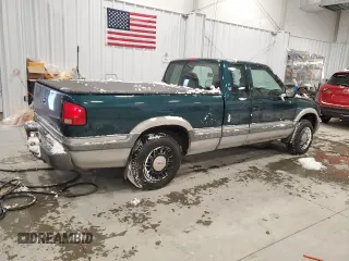 1998 GMC Sonoma SLS with VIN 1GTCT19XXW8528083, listed as a Copart auction lot 88226815 with 117,258 mi miles and Clean Title. Bid and sale history available at carsss.com. Image 3.