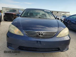 2005 Toyota Camry STD z VIN 4T1BE32K15U062271, wystawiony jako Copart lot #55957155 z przebiegiem 187 231 mil mil oraz Szkoda całkowita • Salvage title. Historia ofert i sprzedaży dostępna na DreamBid. Obrazek 5.
