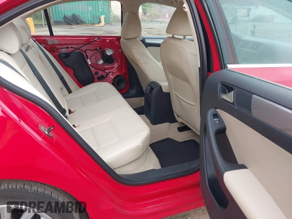 2015 Volkswagen Jetta SE z VIN 3VWD17AJ7FM204019, wystawiony jako IAAI lot #42279830 z przebiegiem 115 901 mil mil oraz . Historia ofert i sprzedaży dostępna na DreamBid. Obrazek 8.