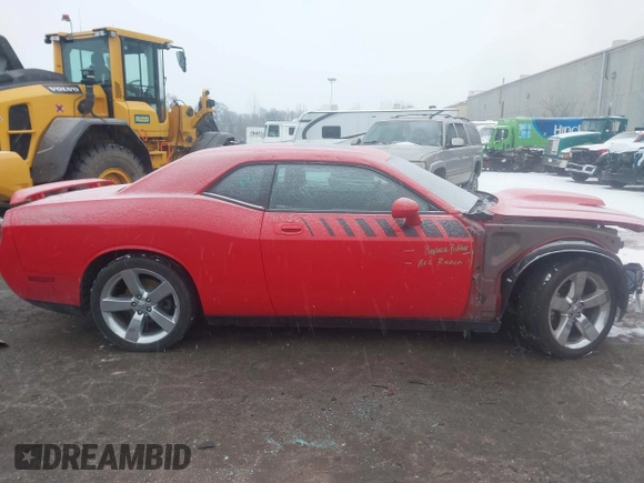 2010 Dodge Challenger R/T Classic z VIN 2B3CJ5DT7AH103121, wystawiony jako IAAI lot #41298456 z przebiegiem 147 685 mil mil oraz . Historia ofert i sprzedaży dostępna na DreamBid. Obrazek 14.