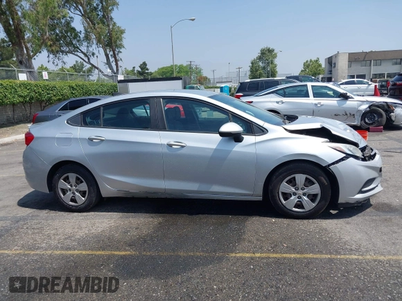 2017 Chevrolet Cruze LS z VIN 1G1BC5SM6H7121852, wystawiony jako IAAI lot #42354416 z przebiegiem 186 246 mil mil oraz . Historia ofert i sprzedaży dostępna na DreamBid. Obrazek 13.