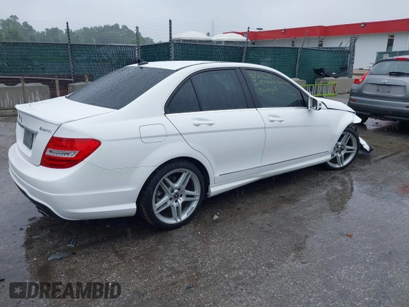 2013 Mercedes-Benz C 300 Sport с VIN WDDGF8AB7DR276047, выставлен на аукционе IAAI как лот 42511628 с пробегом 113 694 миль миль и . История ставок и продаж доступна на DreamBid. Изображение 4.