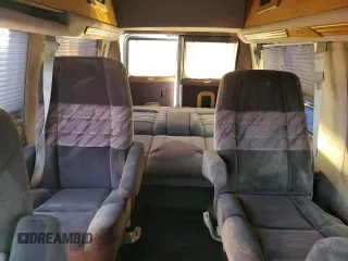 1993 Chevrolet Chevy Van z VIN 1GBEG25K1PF325078, wystawiony jako Copart lot #82640544 z przebiegiem 115 462 mil mil oraz Czysty tytuł • Clean title. Historia ofert i sprzedaży dostępna na DreamBid. Obrazek 10.