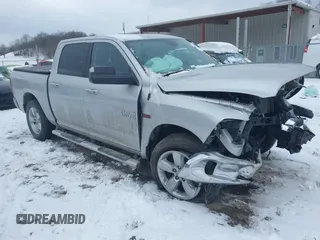 2015 Ram 1500 Big Horn z VIN 1C6RR7LM4FS699657, wystawiony jako IAAI lot #41319713 z przebiegiem 100 898 mil mil oraz . Historia ofert i sprzedaży dostępna na DreamBid. Obrazek 1.