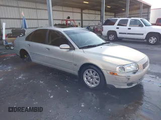 2004 Volvo S80 with VIN YV1TH59H641365689, listed as a IAAI auction lot 41397638 with 171,185 mi miles. Bid and sale history available at carsss.com. Image 1.