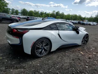 2015 BMW i8 z VIN WBY2Z2C5XFV674460, wystawiony jako Copart lot #55631224 z przebiegiem Nie podano mil oraz Szkoda całkowita • Salvage title. Historia ofert i sprzedaży dostępna na DreamBid. Obrazek 3.