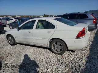 2005 Volvo S60 with VIN YV1RH592352442343, listed as a Copart auction lot 76818474 with 202,937 mi miles and Clean Title. Bid and sale history available at carsss.com. Image 2.