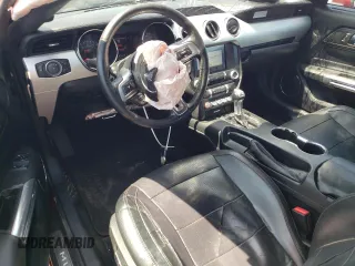 2017 Ford Mustang EcoBoost z VIN 1FA6P8TH4H5282685, wystawiony jako Copart lot #55273275 z przebiegiem 156 604 mil mil oraz Szkoda całkowita • Salvage title. Historia ofert i sprzedaży dostępna na DreamBid. Obrazek 8.