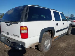 2000 Chevrolet Suburban LT with VIN 3GNGK26U9YG200551, listed as a IAAI auction lot 41527081 with 269,980 mi miles. Bid and sale history available at carsss.com. Image 4.