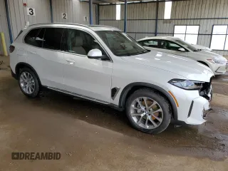 2025 BMW X5 xDrive40i z VIN 5UX23EU03S9Z14103, wystawiony jako Copart lot #56754705 z przebiegiem 2 983 mil mil oraz Czysty tytuł • Clean title. Historia ofert i sprzedaży dostępna na DreamBid. Obrazek 4.