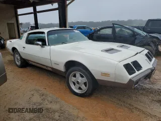 1979 Pontiac Firebird z VIN 2U87K9N120105, wystawiony jako Copart lot #80135024 z przebiegiem 87 739 mil mil oraz Tytuł czysty. Historia ofert i sprzedaży dostępna na DreamBid. Obrazek 4.