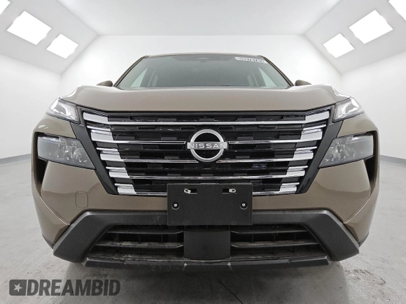2025 Nissan Rogue SV with VIN 5N1BT3BA6SC775620, listed as a Copart auction lot 53378745 with 4,495 mi miles and Clean Title. Bid and sale history available at DreamBid. Image 5.