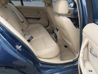2011 BMW 3 Series 328i xDrive z VIN WBAPK5G5XBNN25836, wystawiony jako IAAI lot #42352968 z przebiegiem 108 638 mil mil oraz . Historia ofert i sprzedaży dostępna na DreamBid. Obrazek 8.