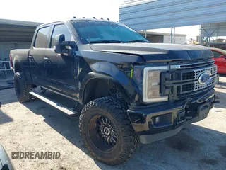 2017 Ford Super Duty F-250 SRW Lariat with VIN 1FT7W2BT8HEC28231, listed as a IAAI auction lot 41392971 with 107,022 mi miles. Bid and sale history available at carsss.com. Image 1.