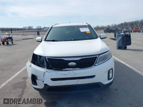 2014 Kia Sorento LX with VIN 5XYKTCA63EG545549, listed as a IAAI auction lot 41841324 with 173,813 mi miles and . Bid and sale history available at carsss.com. Image 12.