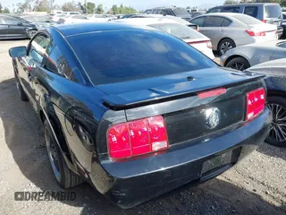 2007 Ford Mustang Deluxe with VIN 1ZVFT80N675354014, listed as a IAAI auction lot 41648031 with 92,209 mi miles. Bid and sale history available at carsss.com. Image 3.