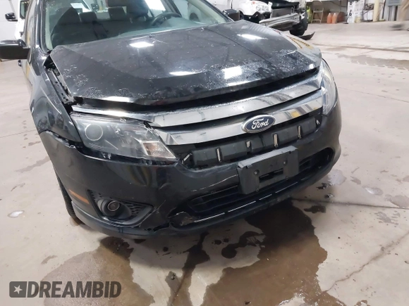 2010 Ford Fusion SE z VIN 3FAHP0HA5AR376700, wystawiony jako IAAI lot #42260240 z przebiegiem 98 509 mil mil oraz . Historia ofert i sprzedaży dostępna na DreamBid. Obrazek 6.