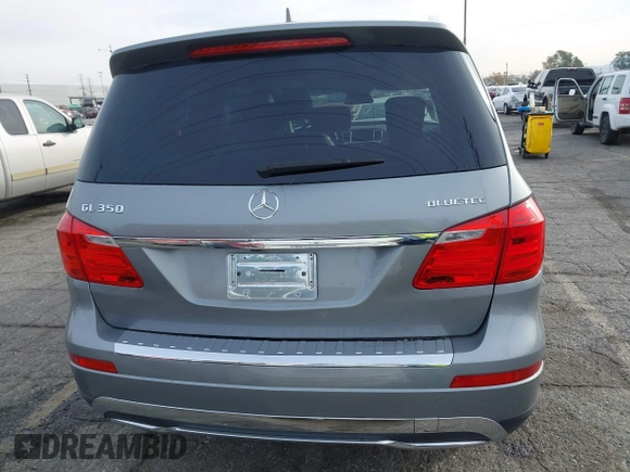 2015 Mercedes-Benz GL-Class GL 350 BlueTEC with VIN 4JGDF2EE8FA543336, listed as a IAAI auction lot 41049984 with 103,368 mi miles. Bid and sale history available at carsss.com. Image 17.