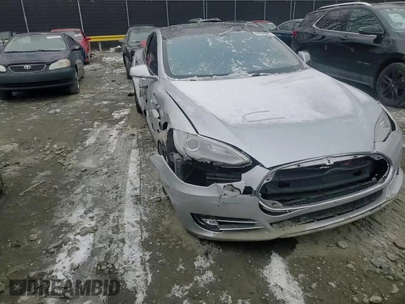 2013 Tesla Model S with VIN 5YJSA1AC9DFP10705, listed as a Copart auction lot 89394665 with Not Provided miles and Salvage Title. Bid and sale history available at carsss.com. Image 11.