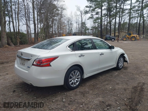 2014 Nissan Altima 2.5 S with VIN 1N4AL3AP2EN335771, listed as a IAAI auction lot 41202964 with 164,995 mi miles. Bid and sale history available at carsss.com. Image 4.