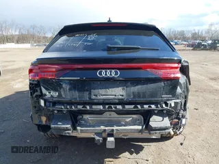 2023 Audi Q8 Prestige z VIN WA1FVBF10PD035688, wystawiony jako IAAI lot #41864567 z przebiegiem 27 219 mil mil oraz . Historia ofert i sprzedaży dostępna na DreamBid. Obrazek 17.