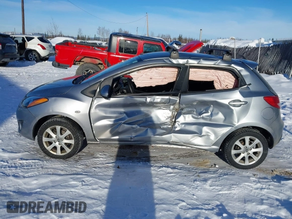 2013 Mazda 2 Touring z VIN JM1DE1LYXD0153291, wystawiony jako IAAI lot #41671574 z przebiegiem Nie podano mil oraz . Historia ofert i sprzedaży dostępna na DreamBid. Obrazek 13.