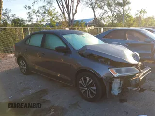 2014 Volkswagen Jetta S z VIN 3VW2K7AJ5EM222988, wystawiony jako IAAI lot #41678318 z przebiegiem 131 736 mil mil oraz . Historia ofert i sprzedaży dostępna na DreamBid. Obrazek 1.