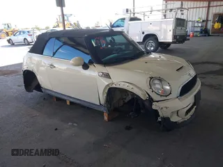 2013 MINI Convertible S с VIN WMWZP3C58DT551385, выставлен на аукционе IAAI как лот 42363048 с пробегом 117 373 миль миль и . История ставок и продаж доступна на DreamBid. Изображение 1.