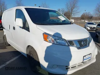 2018 Nissan NV200 SV z VIN 3N6CM0KN5JK698851, wystawiony jako IAAI lot #41753691 z przebiegiem 41 037 mil mil oraz . Historia ofert i sprzedaży dostępna na DreamBid. Obrazek 1.