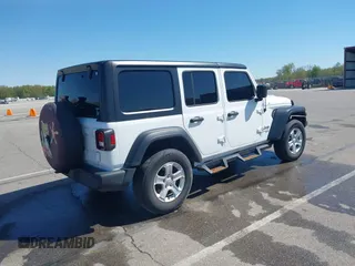 2020 Jeep Wrangler Unlimited Sport S z VIN 1C4HJXDN2LW138980, wystawiony jako IAAI lot #42086095 z przebiegiem 58 735 mil mil oraz . Historia ofert i sprzedaży dostępna na DreamBid. Obrazek 4.