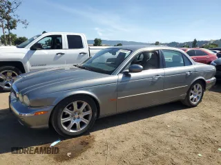 2004 Jaguar XJ 8 z VIN SAJWA71C94SG31868, wystawiony jako Copart lot #57445575 z przebiegiem 89 993 mil mil oraz Szkoda całkowita • Salvage title. Historia ofert i sprzedaży dostępna na DreamBid. Obrazek 1.