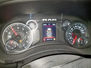 2024 Ram 2500 Big Horn z VIN 3C6UR5DJ8RG405904, wystawiony jako Copart lot #63202225 z przebiegiem 6 010 mil mil oraz Czysty tytuł • Clean title. Historia ofert i sprzedaży dostępna na DreamBid. Obrazek 9.
