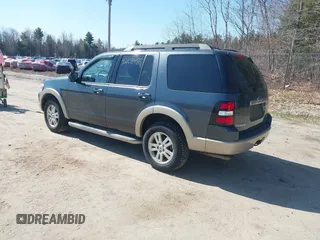 2010 Ford Explorer Eddie Bauer z VIN 1FMEU7EE1AUA97772, wystawiony jako IAAI lot #42108486 z przebiegiem 242 520 mil mil oraz . Historia ofert i sprzedaży dostępna na DreamBid. Obrazek 3.
