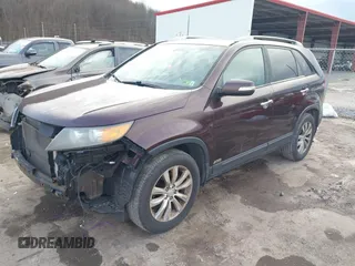 2011 Kia Sorento LX with VIN 5XYKTDA2XBG078757, listed as a IAAI auction lot 40937252 with 186,055 mi miles. Bid and sale history available at carsss.com. Image 2.