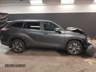 2023 Toyota Highlander L z VIN 5TDKDRBH2PS022528, wystawiony jako IAAI lot #42001557 z przebiegiem 29 527 mil mil oraz . Historia ofert i sprzedaży dostępna na DreamBid. Obrazek 13.