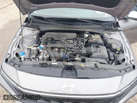 2025 Hyundai Elantra SE z VIN KMHLL4DG3SU860243, wystawiony jako IAAI lot #41899929 z przebiegiem 26 162 mil mil oraz . Historia ofert i sprzedaży dostępna na DreamBid. Obrazek 10.