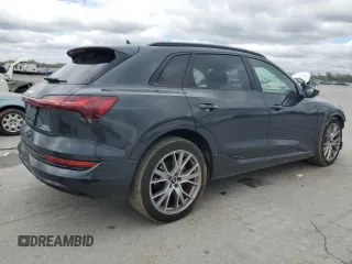 2021 Audi e-tron Prestige z VIN WA1VABGE0MB004327, wystawiony jako Copart lot #51814545 z przebiegiem 16 460 mil mil oraz Szkoda całkowita • Salvage title. Historia ofert i sprzedaży dostępna na DreamBid. Obrazek 3.