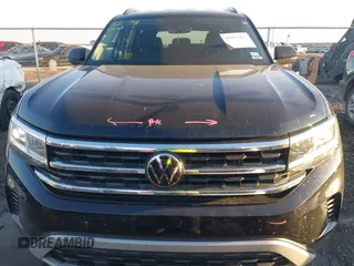2023 Volkswagen Atlas SE z VIN 1V2DP2CA5PC556082, wystawiony jako IAAI lot #41072963 z przebiegiem 31 670 mil mil oraz . Historia ofert i sprzedaży dostępna na DreamBid. Obrazek 13.